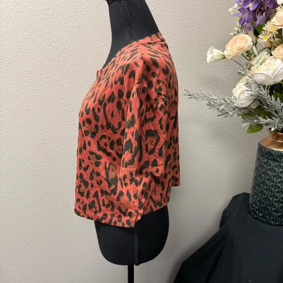 GB Animal Print Burnt Orange Leopard Short Sleeve Cropped Tee Size Large - Picture 2 of 7